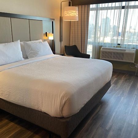 Holiday Inn Express Long Island City E - New York By Ihg Exterior photo