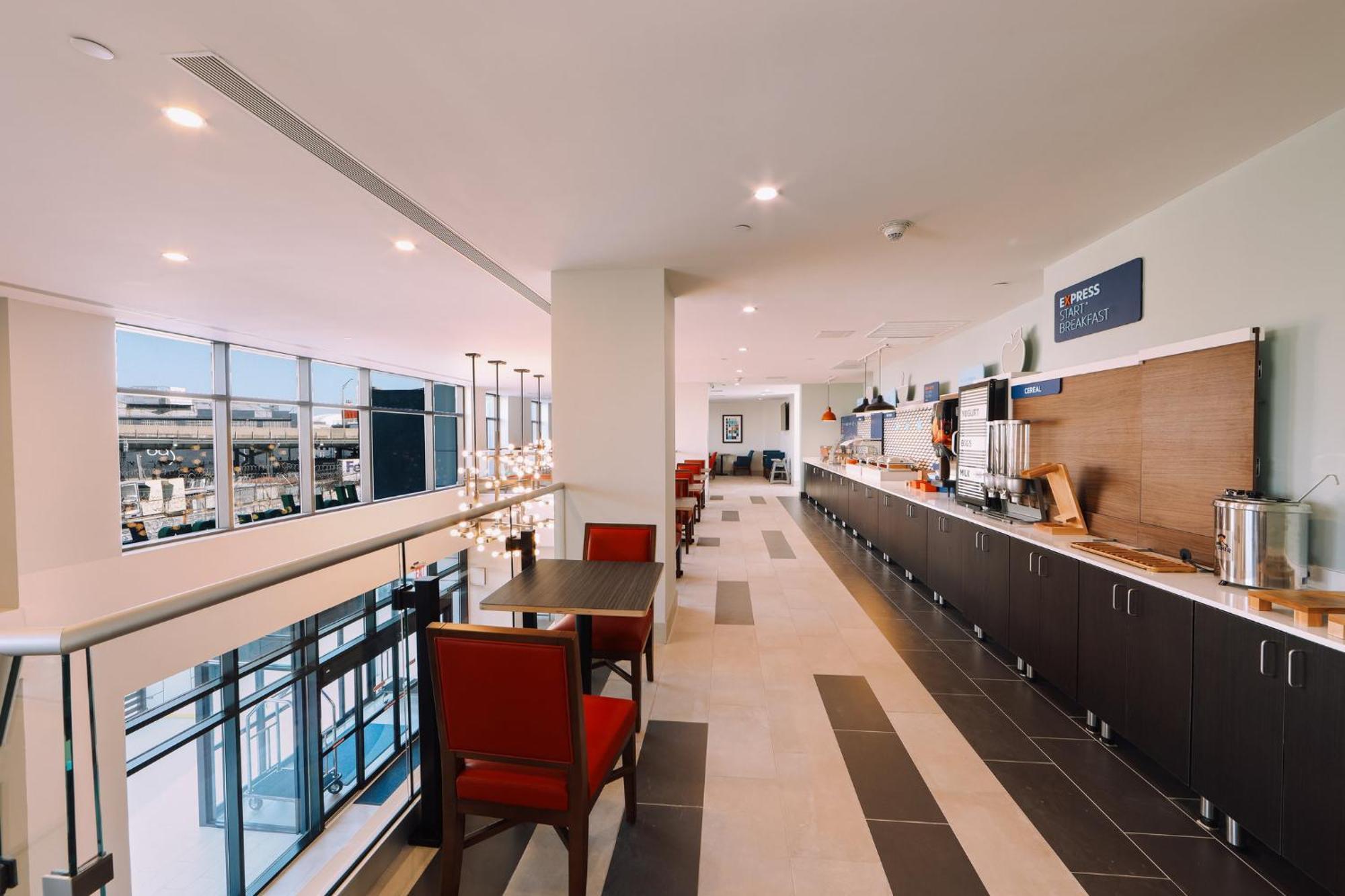 Holiday Inn Express Long Island City E - New York By Ihg Exterior photo