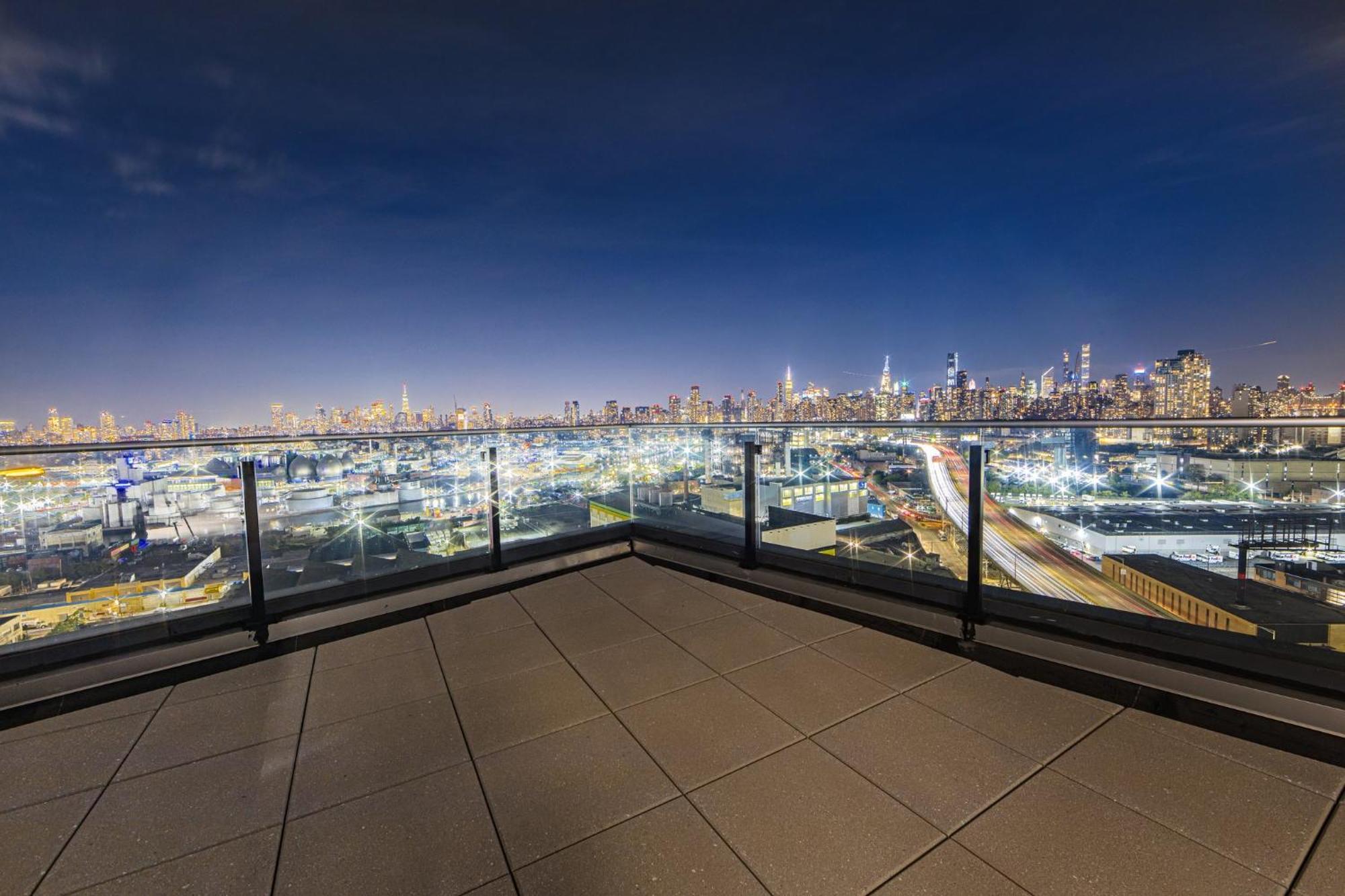Holiday Inn Express Long Island City E - New York By Ihg Exterior photo