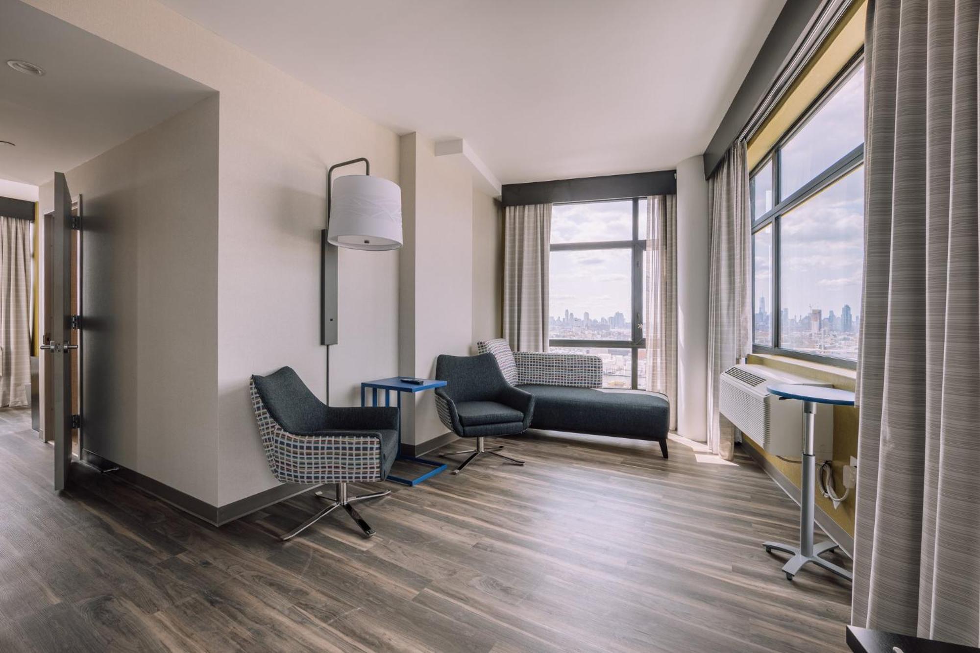 Holiday Inn Express Long Island City E - New York By Ihg Exterior photo