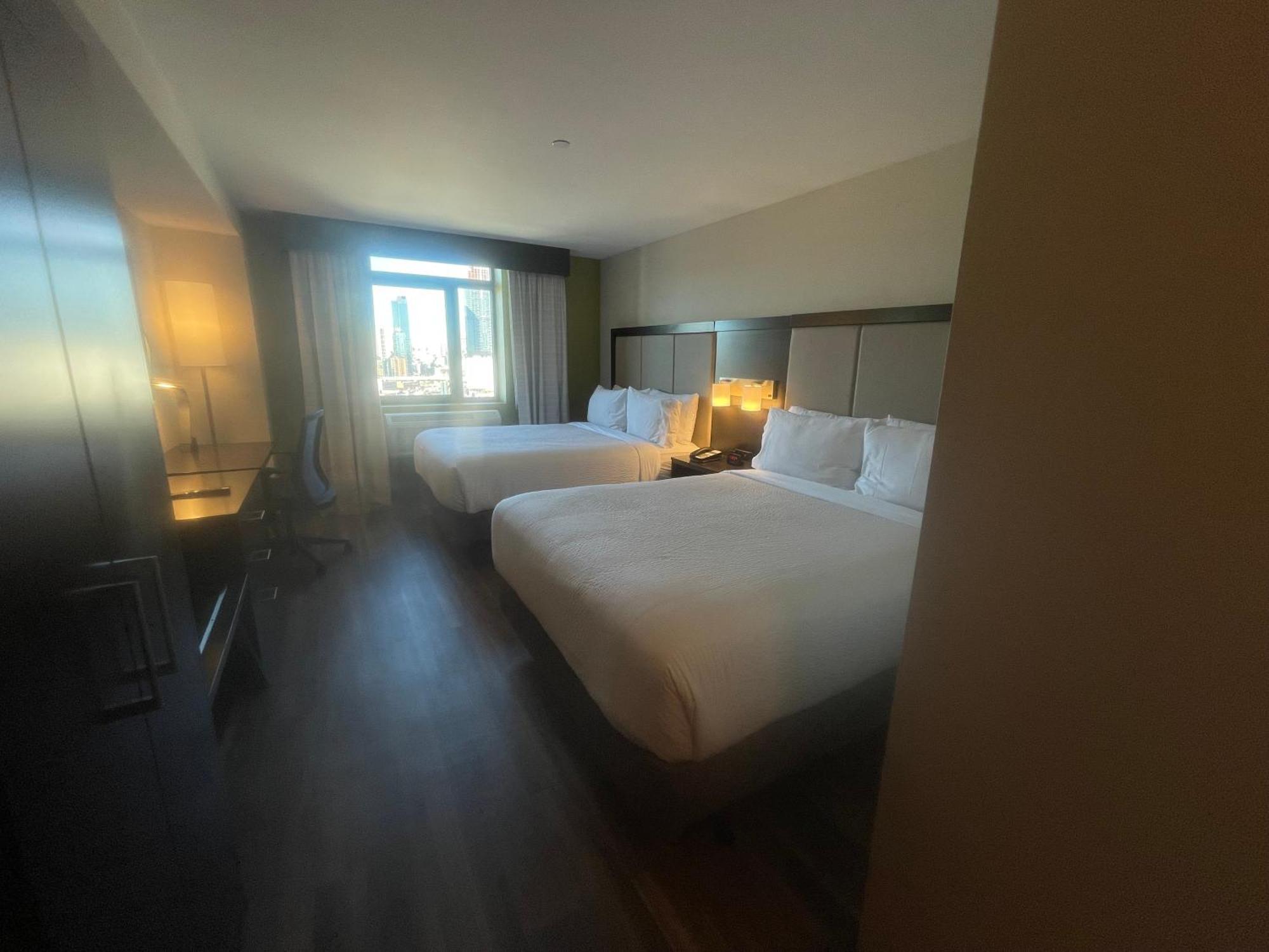 Holiday Inn Express Long Island City E - New York By Ihg Exterior photo
